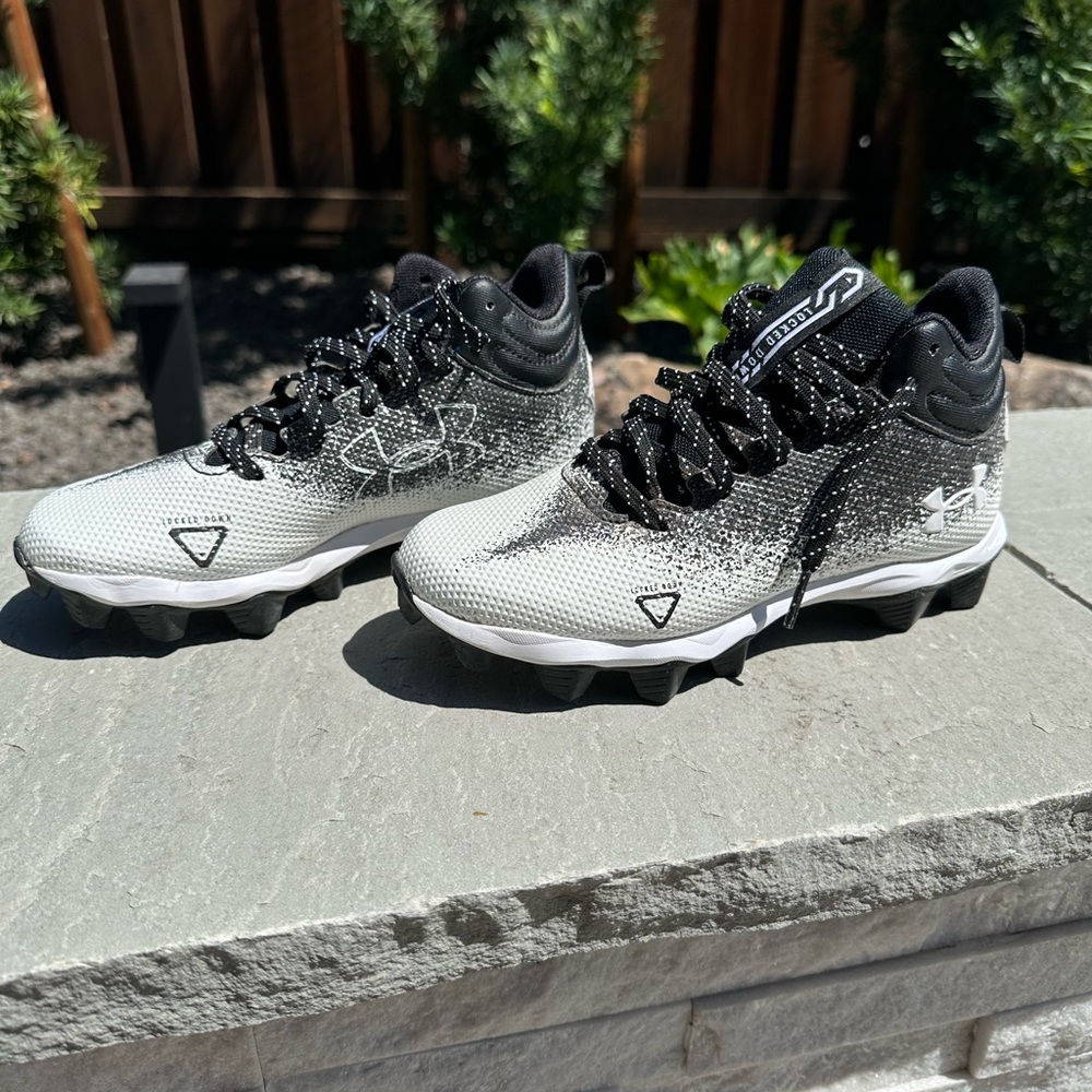 Boys' UA Spotlight Franchise RM 2.0 Jr. Football Cleats size 2Y